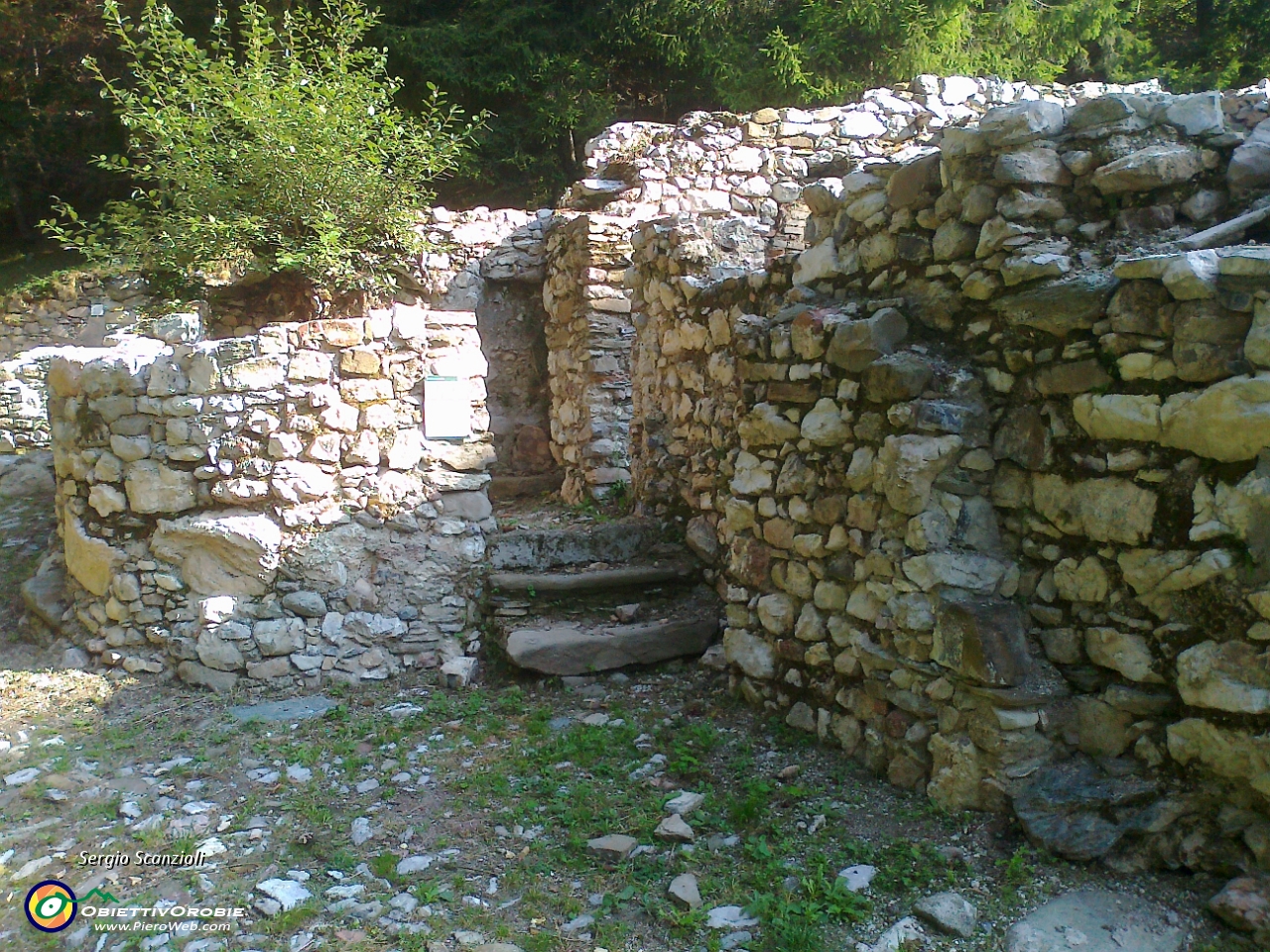 24 Resti della costruzione.jpg
